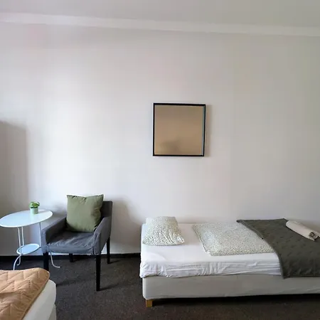 Flat In Zizkov -103- شقة *