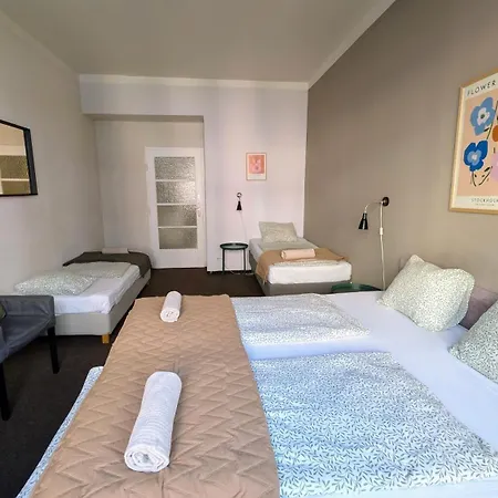 Flat In Zizkov -103- شقة *