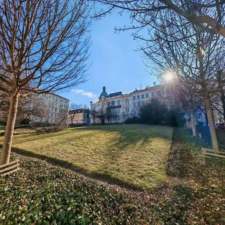 Flat In Zizkov -103- * Прага